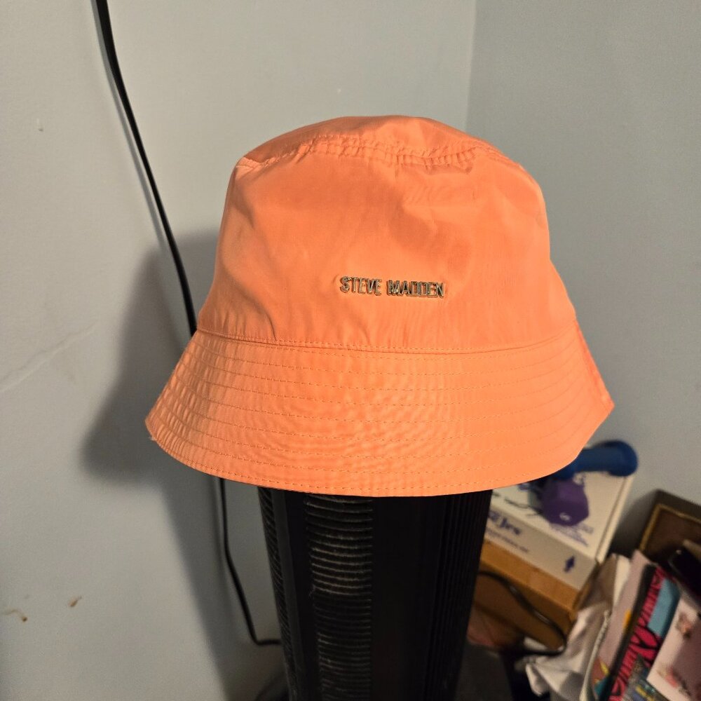 Bucket hat